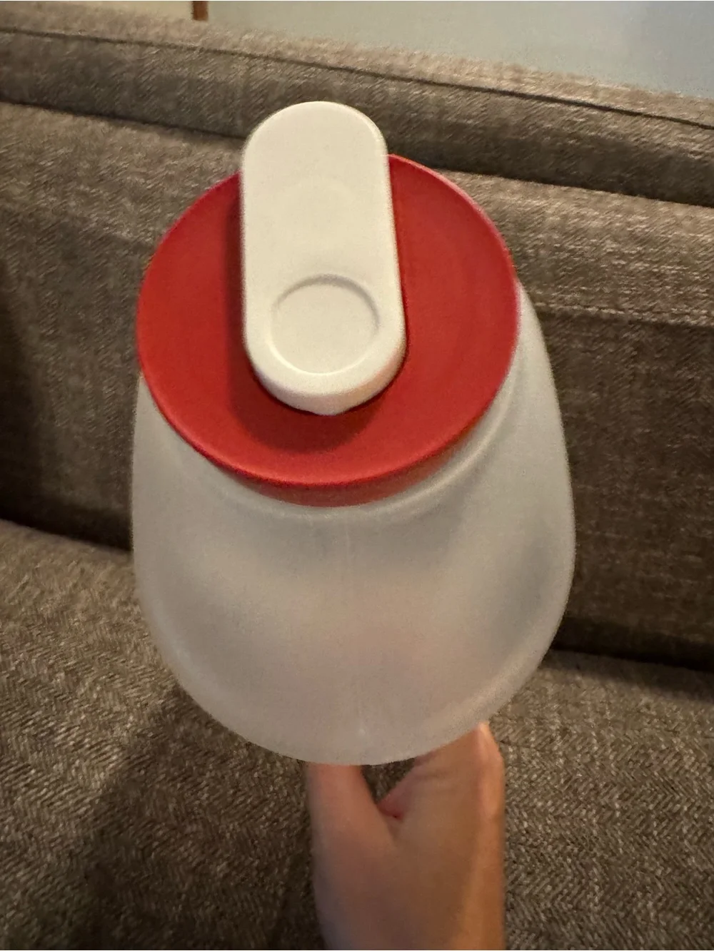 Rubbermaid Frosted White Mixer Pitcher with Red Screw Lid 1 gallon New